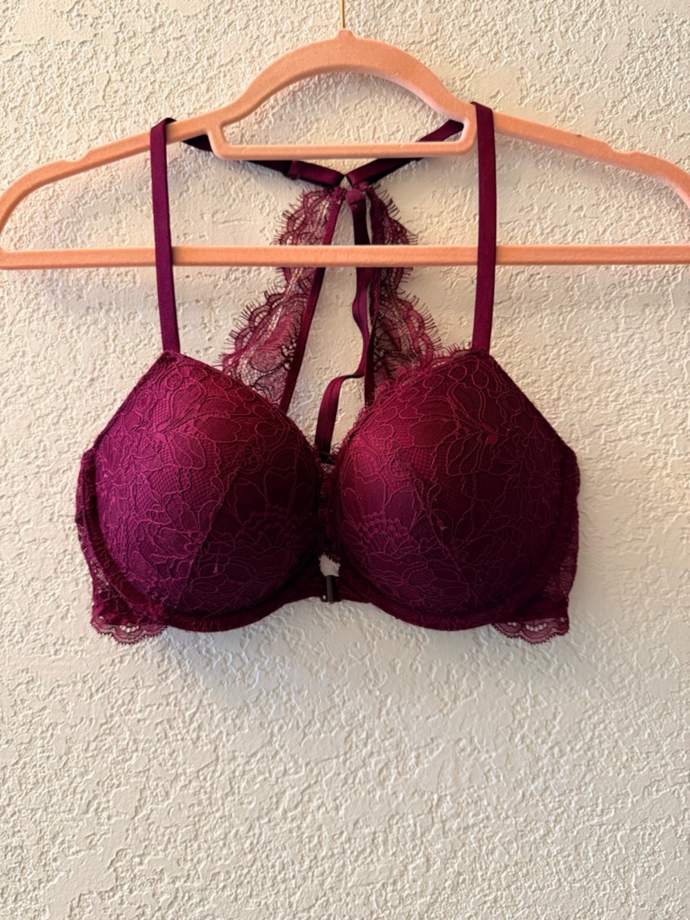 VICTORIA’S SECRET Very Sexy Push Up Plunge Lace Burgundy Front Closure Size 32D